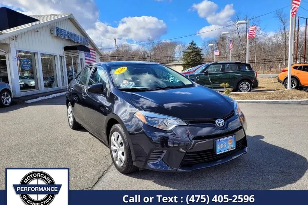 2016 Toyota Corolla LE photo 1