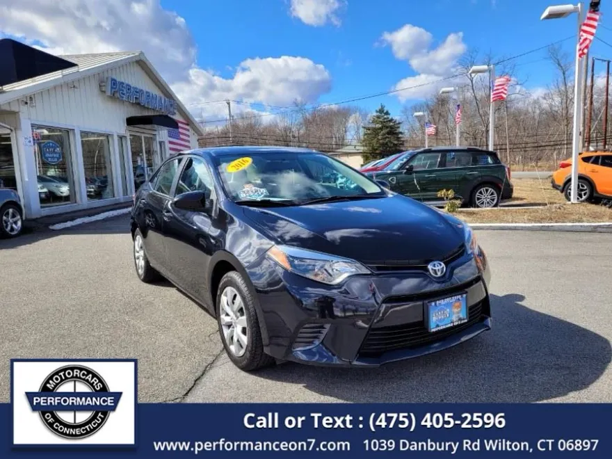 2016 Toyota Corolla LE photo 1