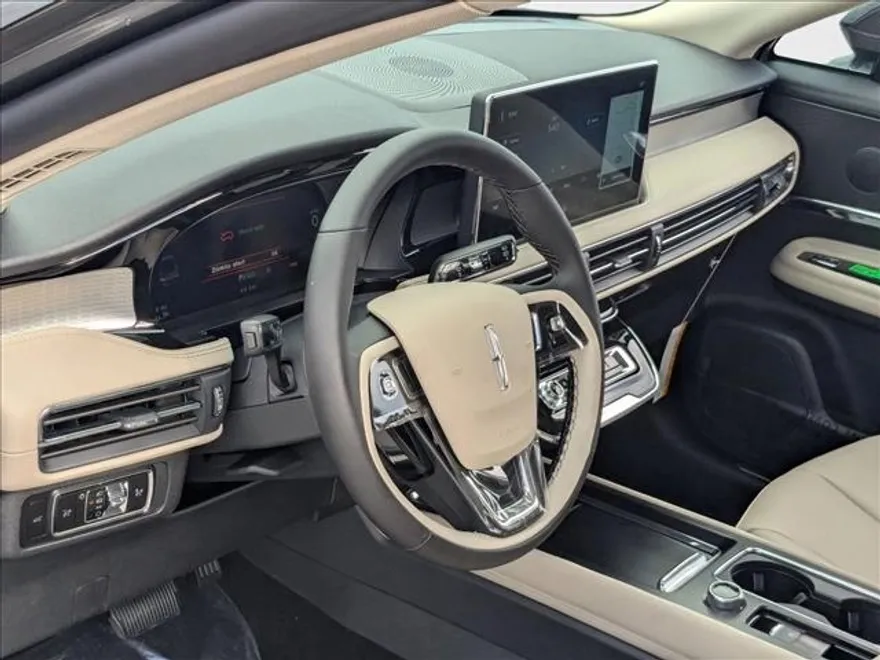 2025 Lincoln Corsair Premiere photo 1
