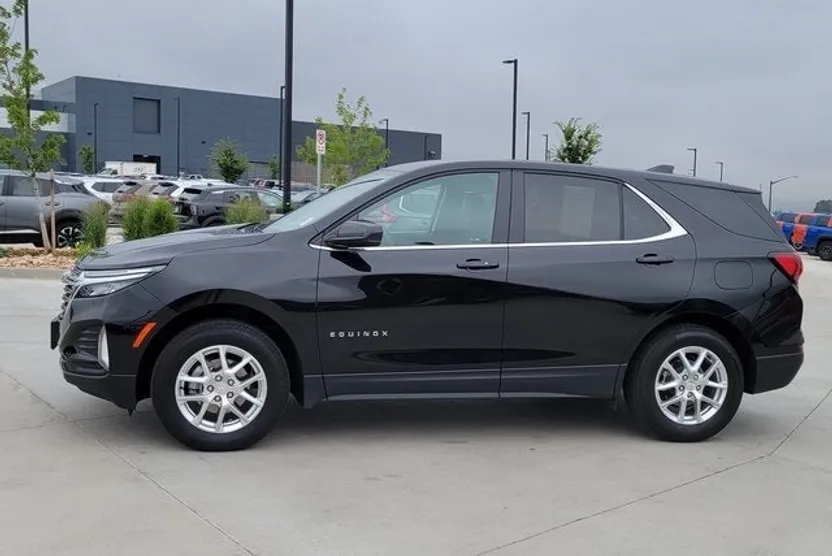 2024 Chevrolet Equinox LT photo 1
