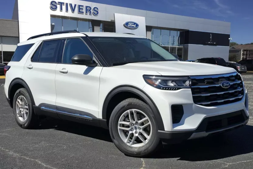 2025 Ford Explorer photo 1