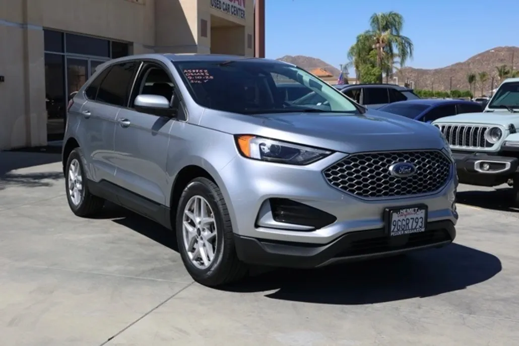 2023 Ford Edge SEL photo 1