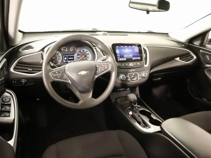 2023 Chevrolet Malibu LS photo 1