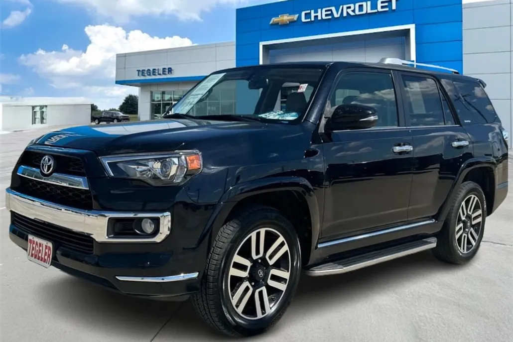 2019 Toyota 4Runner SR5 photo 1