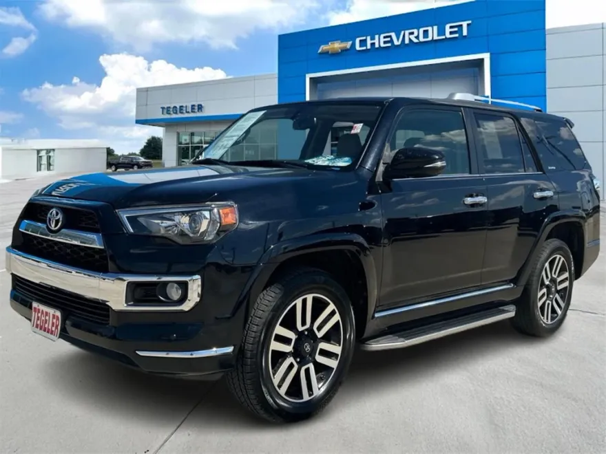 2019 Toyota 4Runner SR5 photo 1