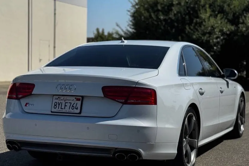 2014 Audi S8 4.0T Quattro photo 1