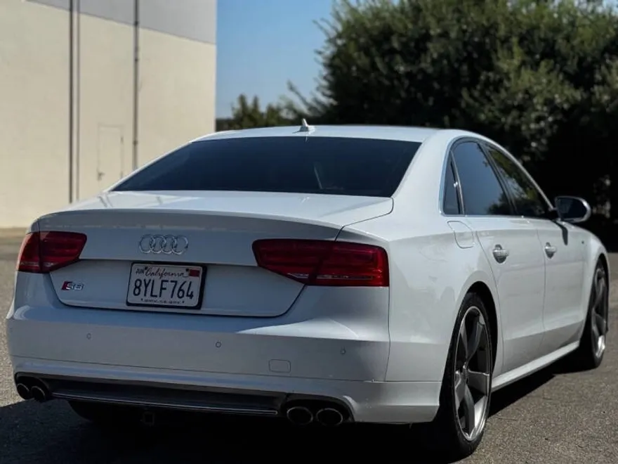 2014 Audi S8 4.0T Quattro photo 1