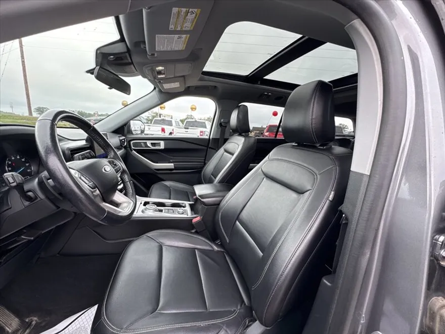 2021 Ford Explorer XLT photo 1