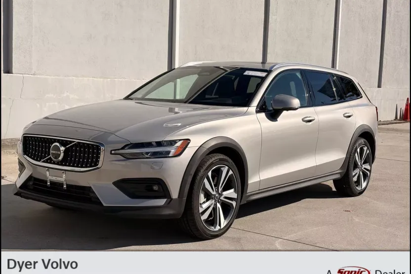 2025 Volvo V60 Cross Country Plus photo 1