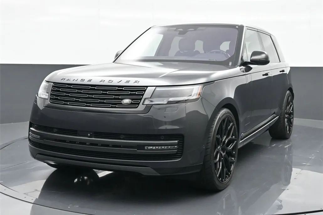 2023 Land Rover Range Rover SE photo 1