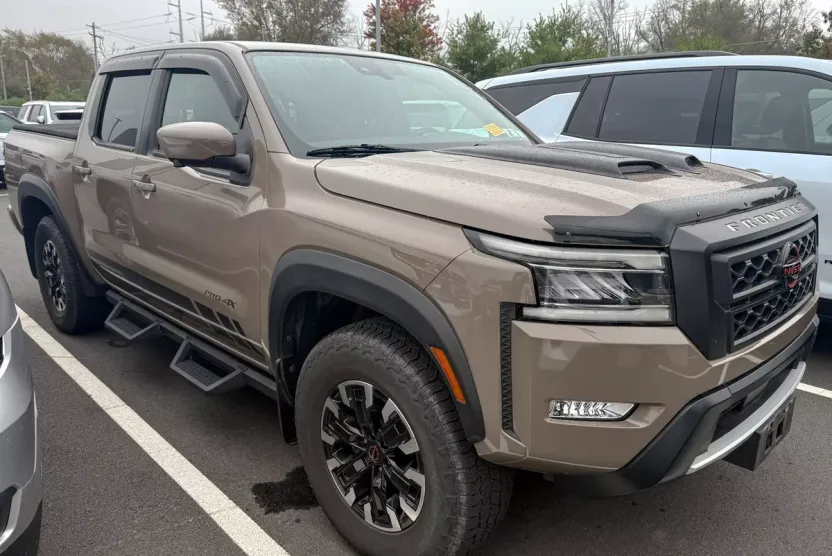 2022 Nissan Frontier PRO-4X photo 1