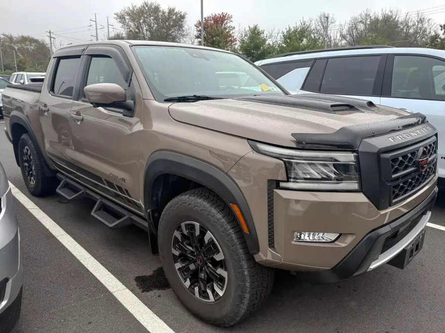 2022 Nissan Frontier PRO-4X photo 1