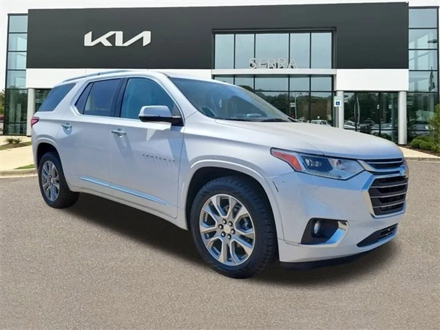 2021 Chevrolet Traverse Premier photo 1