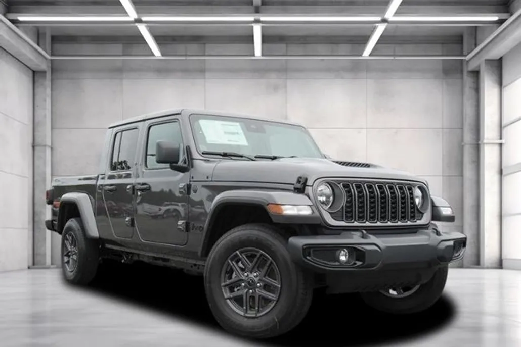 2025 Jeep Gladiator Sport S photo 1