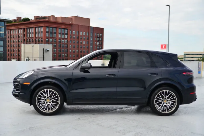 2023 Porsche Cayenne Platinum Edition photo 1