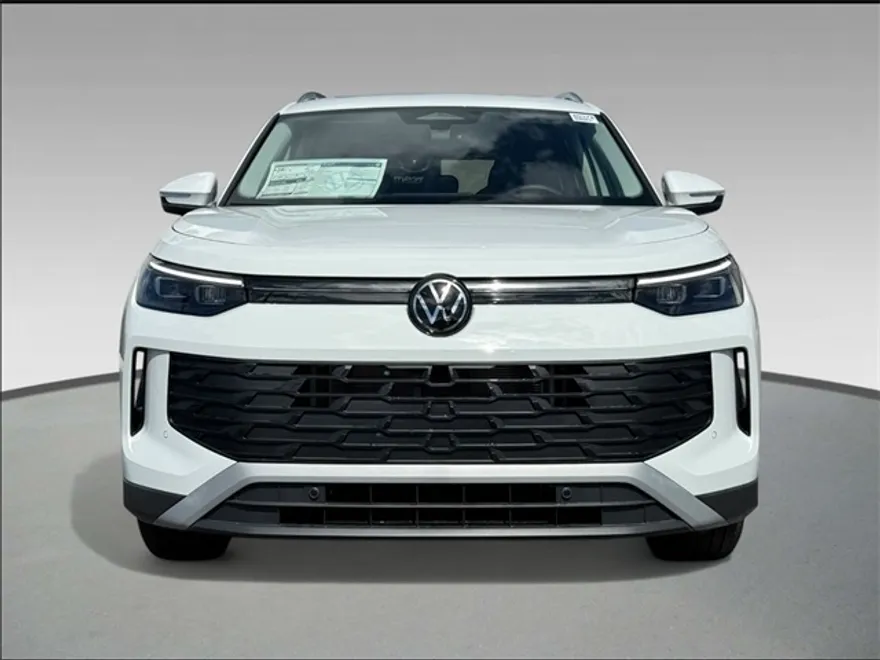 2025 Volkswagen Tiguan SE photo 1