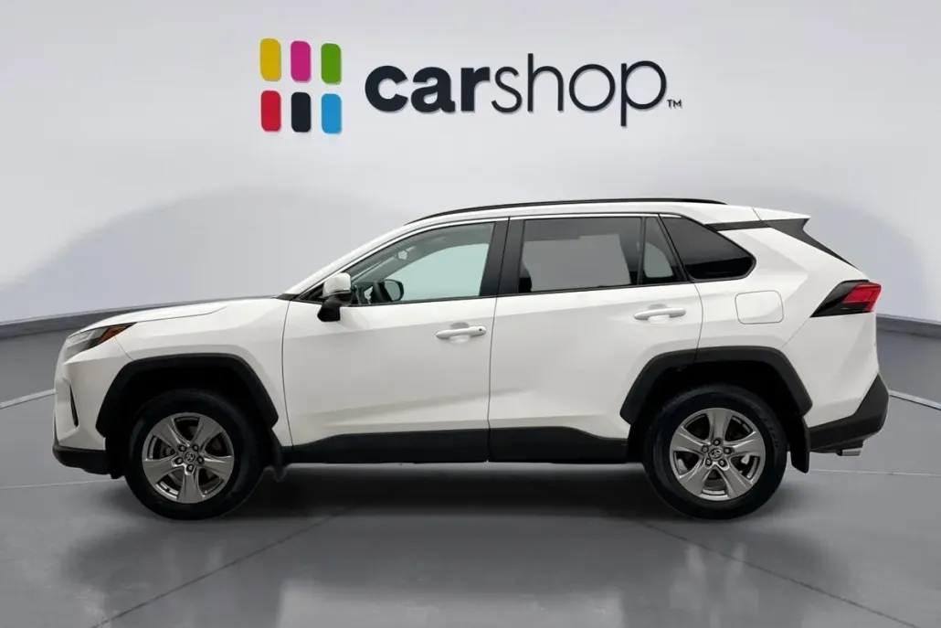 2024 Toyota RAV4 XLE photo 1