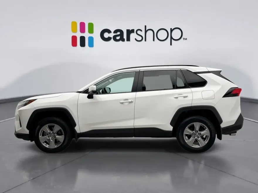 2024 Toyota RAV4 XLE photo 1