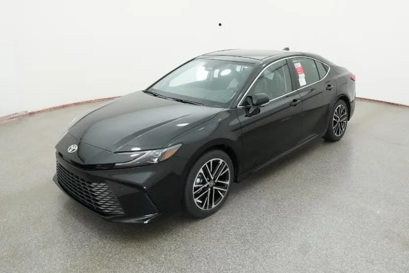 2025 Toyota Camry XLE photo 1
