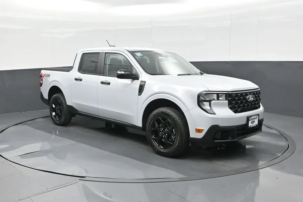 2025 Ford Maverick XLT photo 1