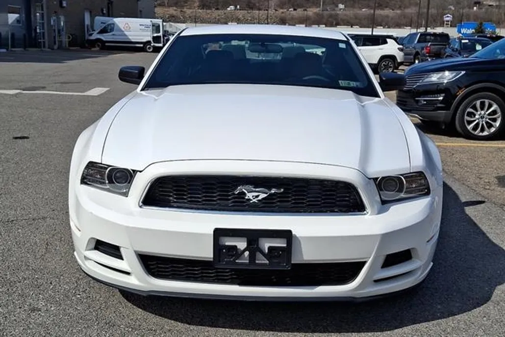 2013 Ford Mustang V6 photo 1