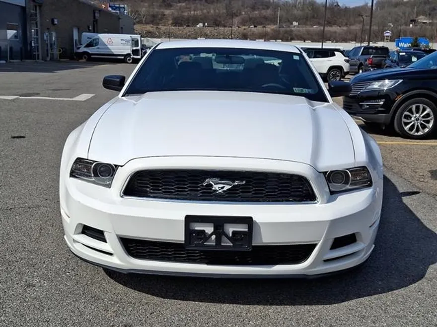 2013 Ford Mustang V6 photo 1