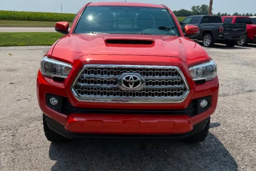 2016 Toyota Tacoma SR5 TRD Sport photo 1