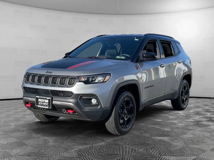 2024 Jeep Compass Trailhawk photo 1