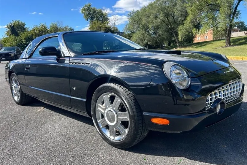 2004 Ford Thunderbird Deluxe photo 1