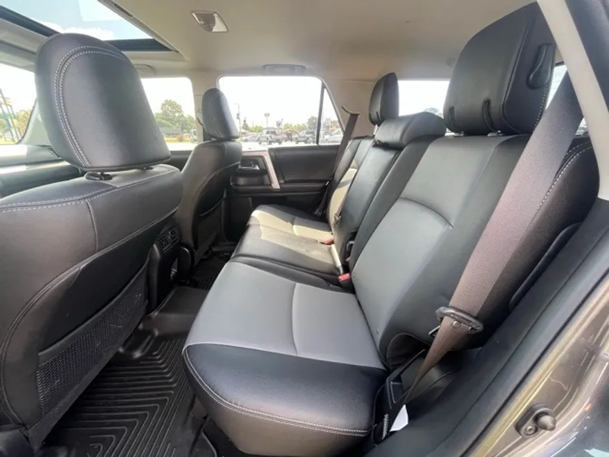 2022 Toyota 4Runner SR5 Premium photo 1