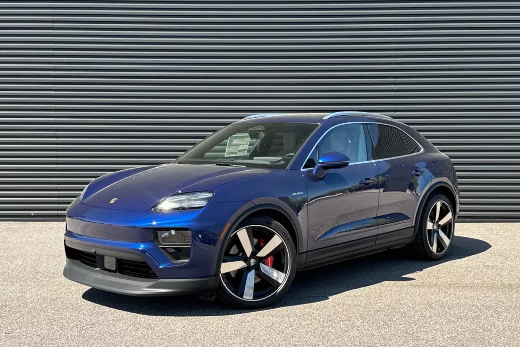 2025 Porsche Macan Electric photo 1