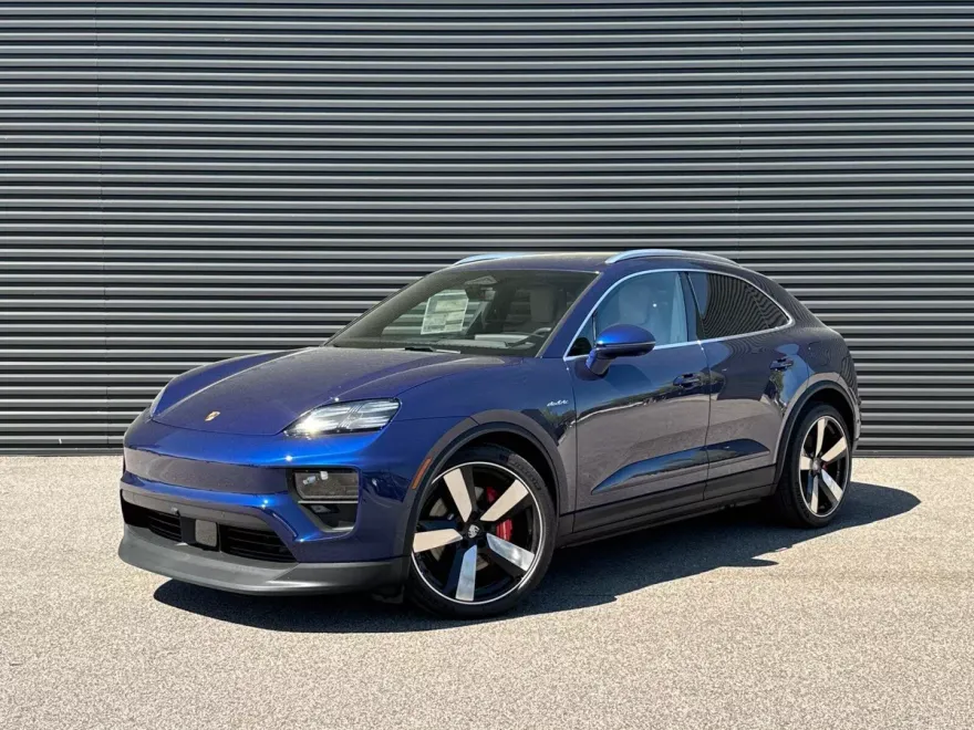 2025 Porsche Macan Electric photo 1