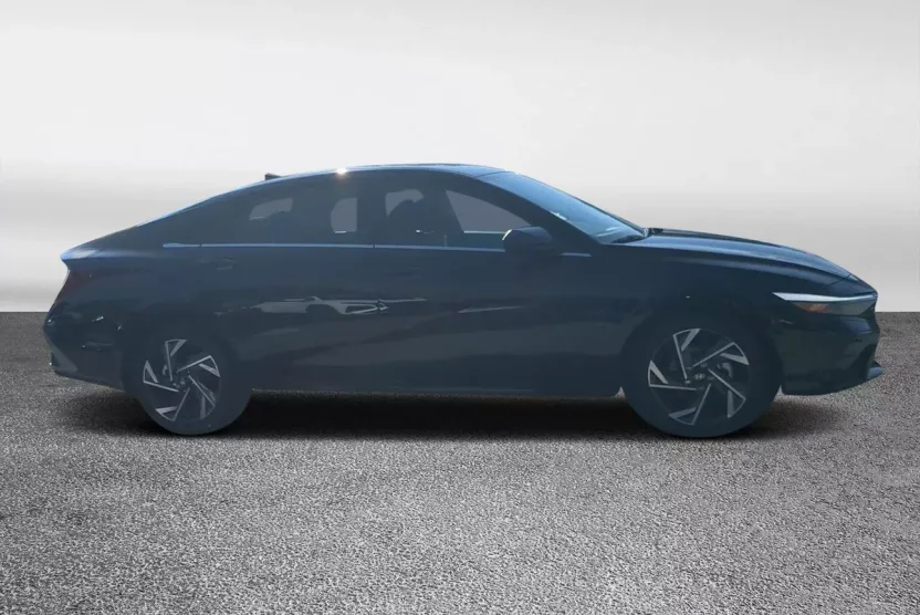 2025 Hyundai Elantra SEL Convenience photo 1