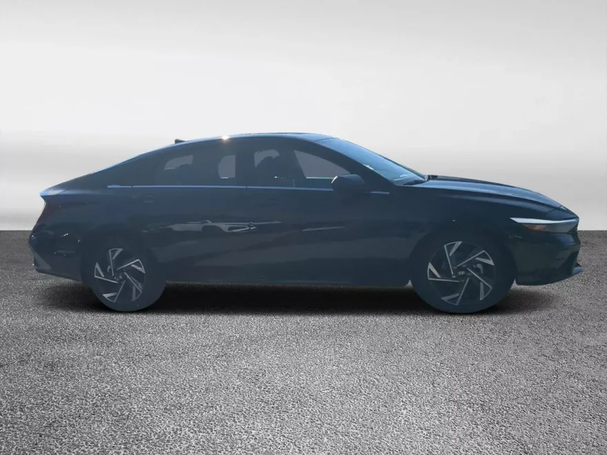 2025 Hyundai Elantra SEL Convenience photo 1
