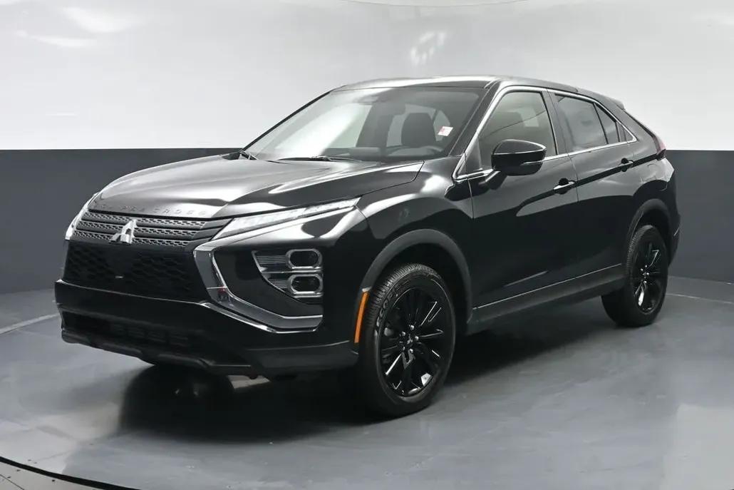 2025 Mitsubishi Eclipse Cross LE photo 1