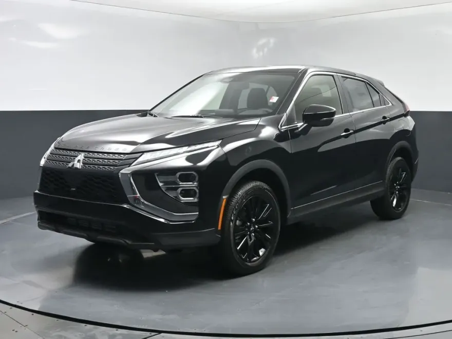 2025 Mitsubishi Eclipse Cross LE photo 1