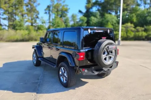 2020 Jeep Wrangler Unlimited Sahara photo 3