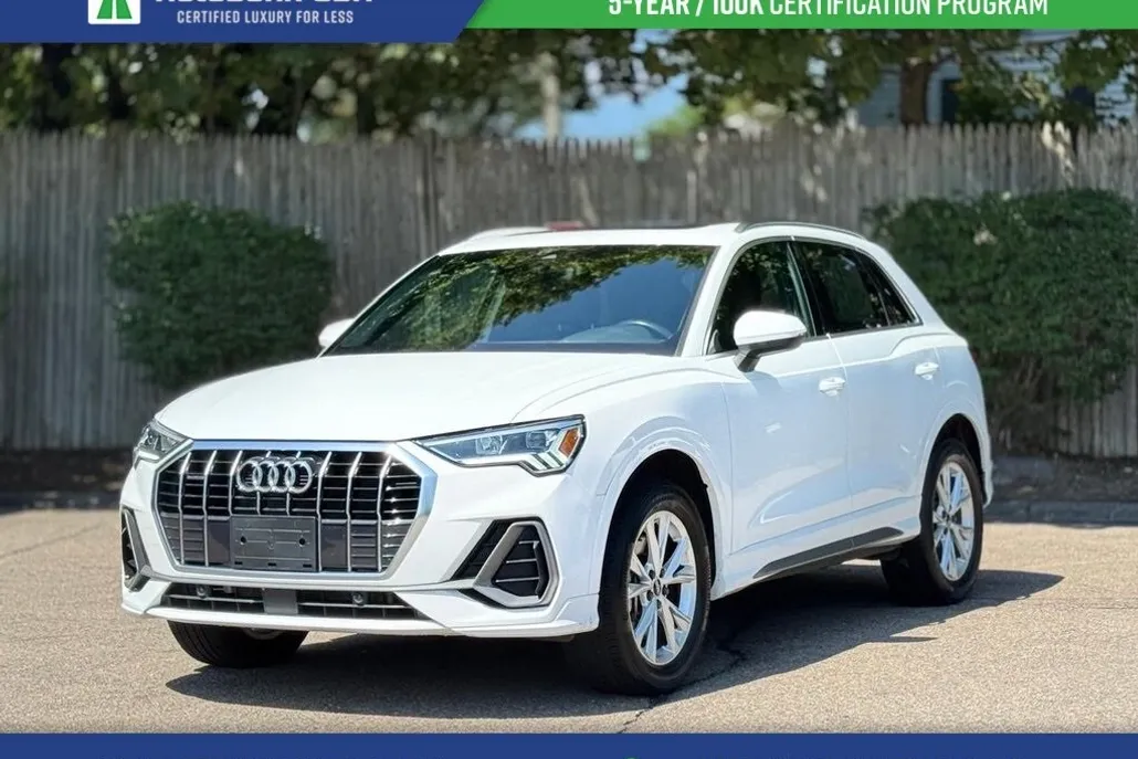 2023 Audi Q3 S line Premium photo 1
