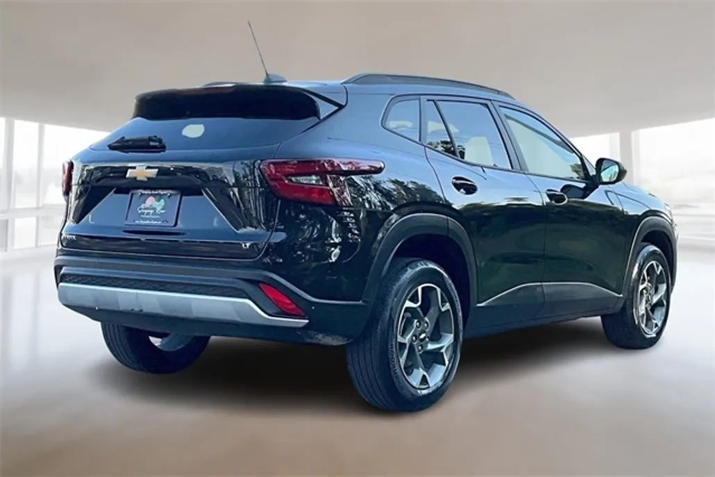 2024 Chevrolet Trax LT photo 1