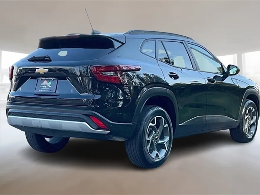2024 Chevrolet Trax LT photo 1