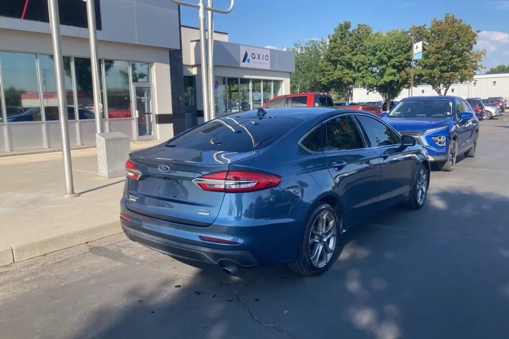 2019 Ford Fusion SEL photo 1