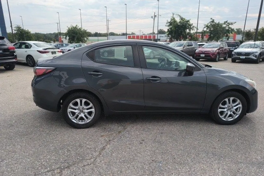 2017 Toyota Yaris iA Base photo 1