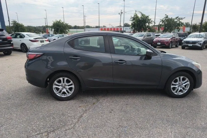 2017 Toyota Yaris iA Base photo 1