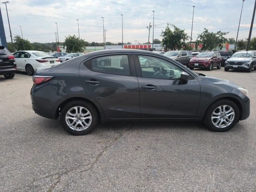 2017 Toyota Yaris iA Base photo 1