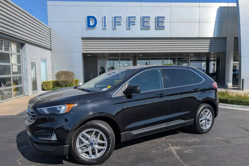 2022 Ford Edge SEL photo 1