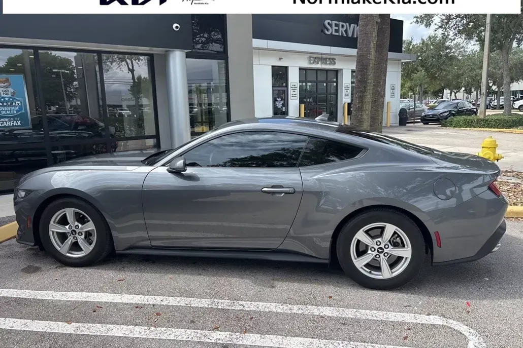 2024 Ford Mustang EcoBoost photo 1