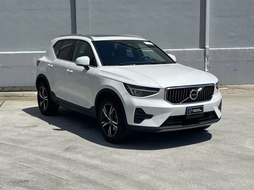 2024 Volvo XC40 Core photo 1