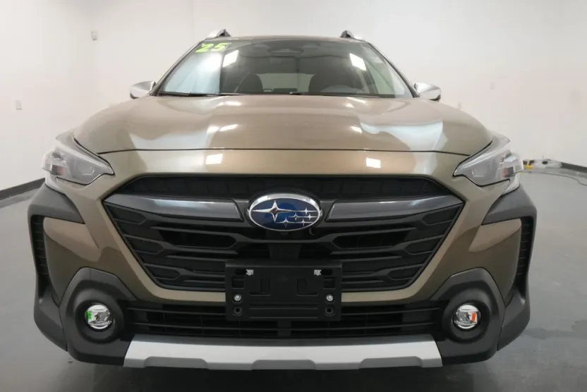 2025 Subaru Outback Touring photo 1