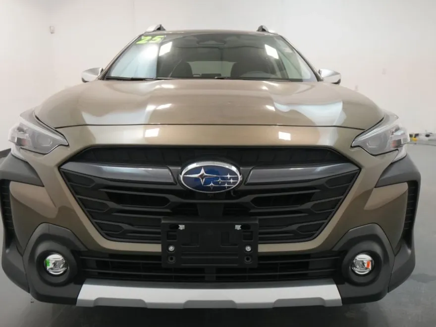 2025 Subaru Outback Touring photo 1