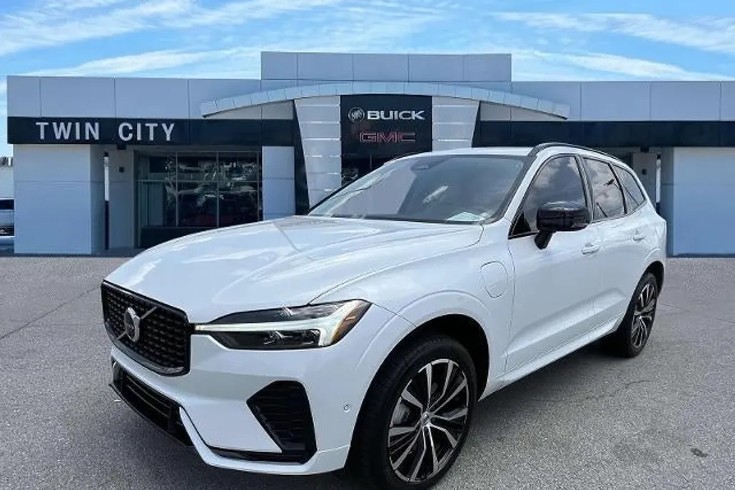2023 Volvo XC60 Recharge Hybrid T8 eAWD Plus photo 1